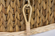 Load image into Gallery viewer, Handwoven water hyacinth pet coffin toggle close up.
